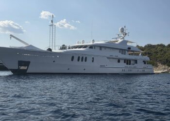 Το νέο «hot spot» του Ιονίου –Τα superyachts και οι «επώνυμοι» που ανακαλύπτουν την Πάλαιρο!