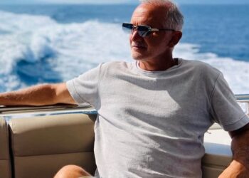 Σαλμάς σε… summer mood – Χαλαρός και αγνώριστος!
