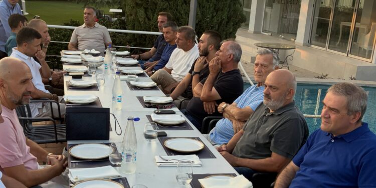 Δείπνο “συσπείρωσης” στον Παναιτωλικό με παρόντα τον Φώτη Κωστούλα