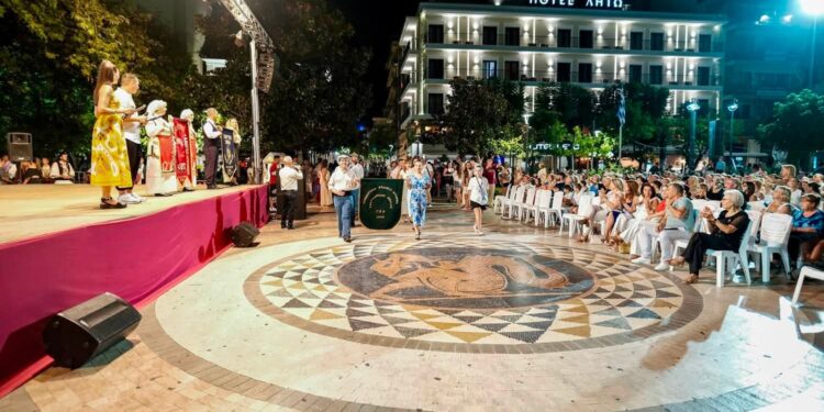 Αγρίνιο: Ξεκίνησε το 21ο Διεθνές Φεστιβάλ Παραδοσιακών Χορών – Μια πόλη στον ρυθμό της παράδοσης
