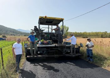 Βόνιτσα-Άγιος Κωνσταντίνος: Παρέμβαση σε δρόμο που περίμενε λύση από το 1999 – «Δεν περιμέναμε άλλο, την κάναμε πράξη» λέει ο Δήμαρχος