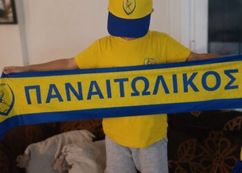 Το κασκόλ του Παναιτωλικού πήρε θέση στην εξέδρα… με οικογενειακή υπογραφή!
