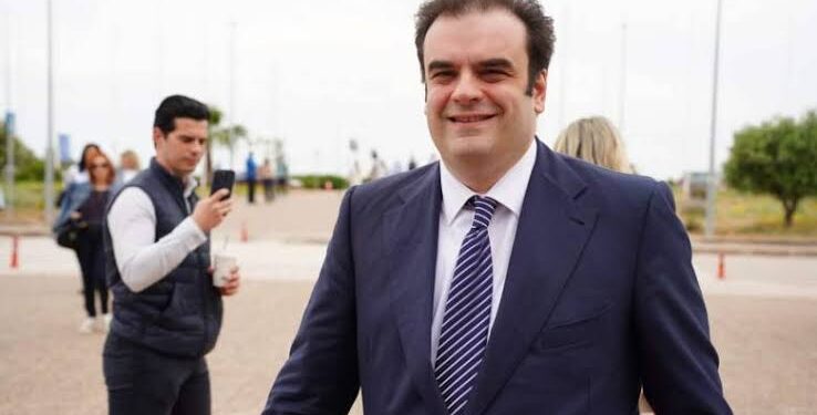 Στην Πάλαιρο ο Πιερρακάκης για… restart – Χαλαρές διακοπές και πολιτικές «επισκέψεις»!