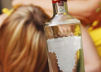 Συναγερμός-Αιτωλ/νία: 17χρονη έχασε τις αισθήσεις της μετά από κατανάλωση αλκοόλ – Συλλήψεις