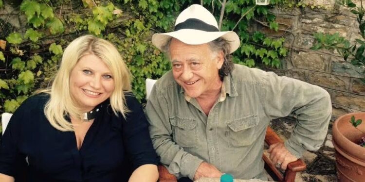 Έφυγε ο Νίκος Καλογερόπουλος – Το Αγρίνιο αποχαιρετά τον δικό του «Μάιμο»