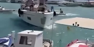 Λευκάδα: Ιστιοφόρο προσέκρουσε σε λιμάνι της Καλάμου σαρώνοντας δεμένα σκάφη