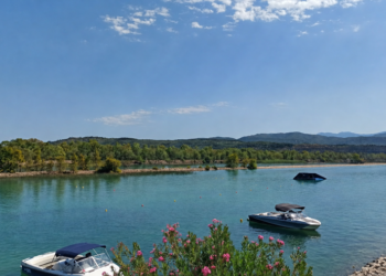 Ολοκληρώθηκαν οι εργασίες στο Προπονητικό Κέντρο της Λίμνης Στράτου – Όλα έτοιμα για το Πανευρωπαϊκό Πρωτάθλημα Θαλάσσιου Σκι Νέων 2026