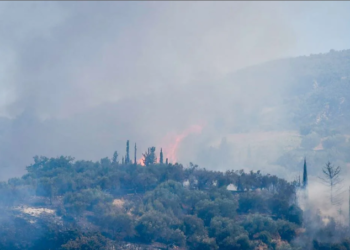 Σύγκρουση δύο ελικοπτέρων πυρόσβεσης στo μέτωπο της Δυτικής Αττικής