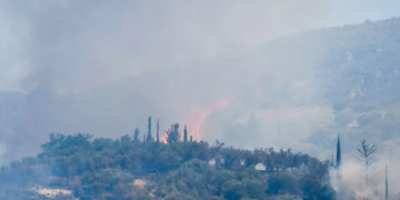 Σύγκρουση δύο ελικοπτέρων πυρόσβεσης στo μέτωπο της Δυτικής Αττικής