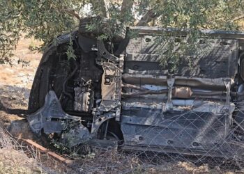 Τροχαίο στην Παλαιομάνινα – Αυτοκίνητο εξετράπη της πορείας του και κατέληξε σε ελαιόδεντρα