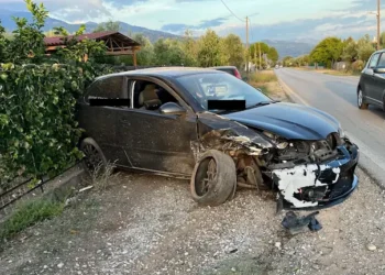 Αγρίνιο: Σφοδρή σύγκρουση δύο ΙΧ στη Νέα Αβόρανη – Από θαύμα δεν σημειώθηκαν τραυματισμοί (ΦΩΤΟ)
