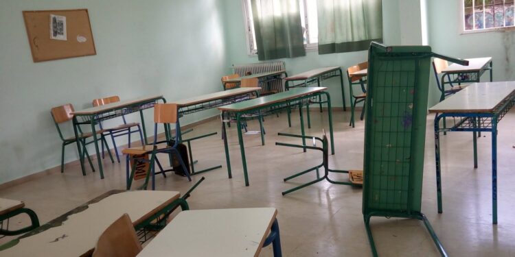 Αγρίνιο: Βανδαλισμοί στο 4ο Γυμνάσιο λίγο πριν ανοίξουν τα σχολεία – Έσπασαν τζάμια και προκάλεσαν ζημιές (ΦΩΤΟ)