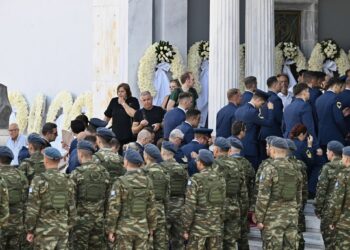 Πύργος: Σε κλίμα ανείπωτης θλίψης η εξόδιος ακολουθία του επισμηναγού–ιπτάμενου της ΠΑ Ιωάννη Μπλέσια
