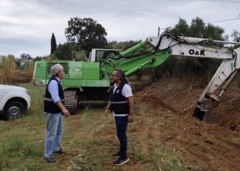Συνεχίζονται οι καθαρισμοί ρεμάτων στο Καινούργιο Αγρινίου από την Περιφέρεια