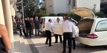 Αγρίνιο: Σπαρακτικό αντίο στον 32χρονο Μανούσο Φαρμάκη (ΒΙΝΤΕΟ-ΦΩΤΟ)