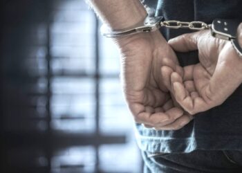 Αγρίνιο: Χειροπέδες σε άνδρα που καταζητούνταν για σύσταση συμμορίας, κλοπές και απάτη