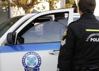 Αγρίνιο: 43.000 ευρώ σε σακούλα για να… προστατευτεί από εγκληματική οργάνωση – “Χτύπημα” από “μαϊμού” αστυνομικό