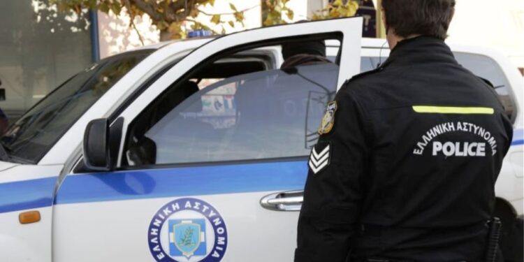Αγρίνιο: 43.000 ευρώ σε σακούλα για να… προστατευτεί από εγκληματική οργάνωση – “Χτύπημα” από “μαϊμού” αστυνομικό