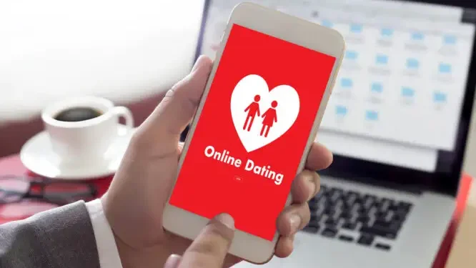 Dating Apps: Πως άλλαξε ο τρόπος που ερωτευόμαστε και ποιοι είναι οι κανόνες για το νέο φλερτ