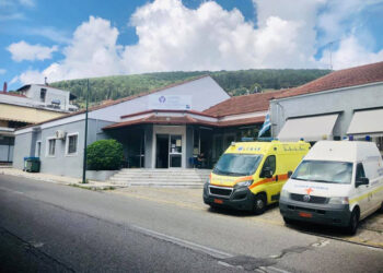 Αμφιλοχία: Ώρες αγωνίας για γυναίκα που κατέρρευσε στην παραλία της Μπούκας – Μεταφέρθηκε στο νοσοκομείο Αγρίνιο