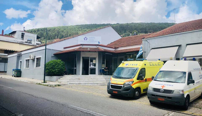 Αμφιλοχία: Ώρες αγωνίας για γυναίκα που κατέρρευσε στην παραλία της Μπούκας – Μεταφέρθηκε στο νοσοκομείο Αγρίνιο