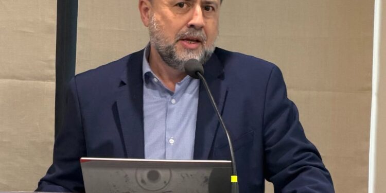 Μπλέτσας από το Αγρίνιο: «Η Τεχνητή Νοημοσύνη μπορεί να συμβάλλει στην εξωστρέφεια και τη βιώσιμη ανάπτυξη των επιχειρήσεων»
