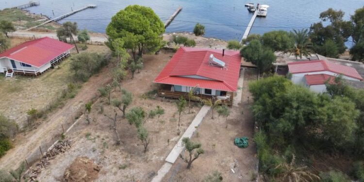 Στο επίκεντρο οι ξύλινες κατασκευές στο Νησί Τουρλίδας, οι κατεδαφίσεις αυθαίρετων πελάδων του παρελθόντος και η προστασία του οικοσυστήματος της λιμνοθάλασσας Μεσολογγίου – Αιτωλικού