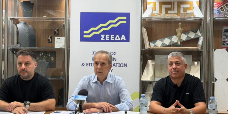 Αγρίνιο: Συνέντευξη Τύπου του Συλλόγου Εμπόρων και Επιχειρηματιών για τις εξελίξεις στο λιανικό εμπόριο (βίντεο-φωτο)