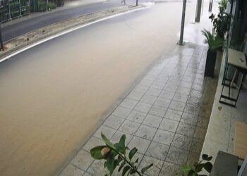 Αγρίνιο: Ασύλληπτες εικόνες στην οδό Θεστιέων – Δείτε τι έγινε την ώρα της κακοκαιρίας, ανάστατοι οι καταστηματάρχες της περιοχής (ΦΩΤΟ – ΒΙΝΤΕΟ)