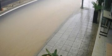 Αγρίνιο: Ασύλληπτες εικόνες στην οδό Θεστιέων – Δείτε τι έγινε την ώρα της κακοκαιρίας, ανάστατοι οι καταστηματάρχες της περιοχής (ΦΩΤΟ – ΒΙΝΤΕΟ)