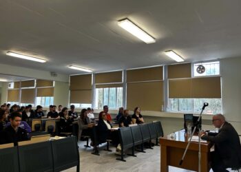 Ο Αντιπεριφερειάρχης Τουριστικής Ανάπτυξης Π Σακελλαρόπουλος σε εκδήλωση με τους πρωτοετείς φοιτητές Διοίκησης Τουρισμού του Πανεπιστημίου Πατρών
