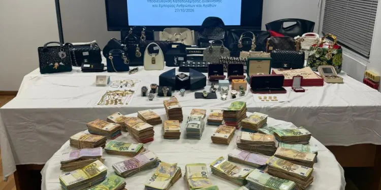 “Το Χωριάτικο”: Αστυνομική επιχείρηση και στο Αγρίνιο για την πολύκροτη υπόθεση – Η ανακοίνωση της ΕΛ.ΑΣ (ΦΩΤΟ – ΒΙΝΤΕΟ)