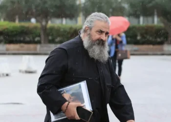 Τέμπη: «Είχε παράξενα εγκαύματα στο σώμα και μύριζε χημικά», κατέθεσε ο πατέρας του Κυπριανού Παπαϊωάννου
