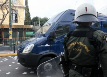 Marfin: Προθεσμία για να απολογηθούν την ερχόμενη εβδομάδα έλαβαν οι τρεις κατηγορούμενοι