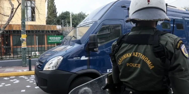 Marfin: Προθεσμία για να απολογηθούν την ερχόμενη εβδομάδα έλαβαν οι τρεις κατηγορούμενοι