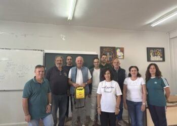 Δύο απινιδωτές σε σχολεία μέσω του Κέντρου Υγείας Μύτικα – Μια δωρεά που μπορεί να σώσει ζωές