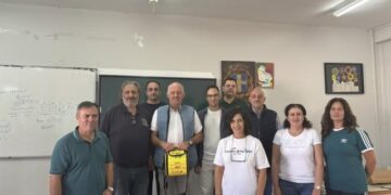 Δύο απινιδωτές σε σχολεία μέσω του Κέντρου Υγείας Μύτικα – Μια δωρεά που μπορεί να σώσει ζωές