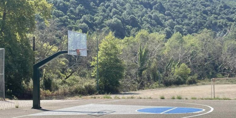 Παρεμβάσεις σε αθλητικές εγκαταστάσεις και αγροτικούς δρόμους στη Σκουτερά