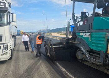 Βόνιτσα – Λευκάδα: Σε εξέλιξη οι εργασίες για τον αντιολισθητικό τάπητα στον οδικό άξονα(βιντεο)
