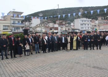 Αμφιλοχία: Με εθνική υπερηφάνεια τιμήθηκε η 28η Οκτωβρίου – Κατάθεση στεφάνων και παρέλαση (ΦΩΤΟ)