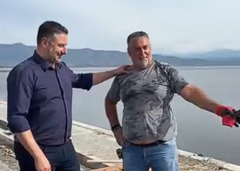 Τουρλίδα: Σάββατο με… μπετά, έργα και πολιτικά μηνύματα από τον Θανάση Μαυρομμάτη