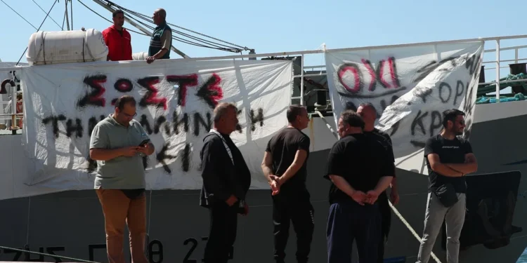 Πέμπτη ημέρα κινητοποιήσεων για τους επαγγελματίες αλιείς – Καΐκια και μηχανότρατες