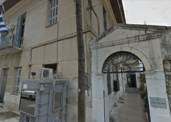Μεσολόγγι: Κωμικοτραγικές καταστάσεις στο κτίριο-ερείπιο της Αστυνομίας – Πλημμύρισε με λύματα!
