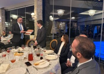 Ο Θανάσης Μαυρομμάτης τίμησε στο Αγρίνιο τον πρύτανη του ΕΚΠΑ Γεράσιμο Σιάσο (βιντεο-φωτο)