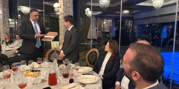 Ο Θανάσης Μαυρομμάτης τίμησε στο Αγρίνιο τον πρύτανη του ΕΚΠΑ Γεράσιμο Σιάσο (βιντεο-φωτο)