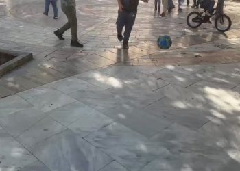 Αγρίνιο: Άναψαν τα αίματα στο Δημοτικό Συμβούλιο για τις μπάλες στις πλατείες – Σκληρή κόντρα Σκουφή με Καψάλη