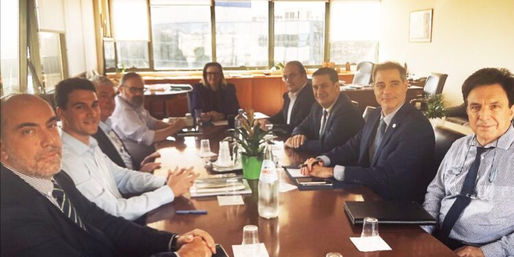 Άφησε πολλές εκκρεμότητες η συνάντηση ΚΕΔΕ – ΥΠΕΝ