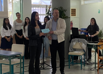 2ο Λύκειο Αγρινίου: Απονεμήθηκε το «Βραβείο Δασκάλου» στη Μαρία Ελένη Τσούση
