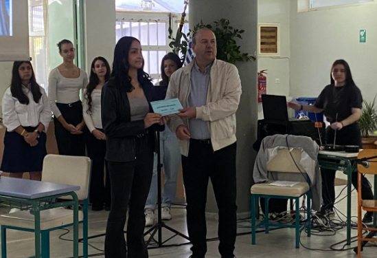 2ο Λύκειο Αγρινίου: Απονεμήθηκε το «Βραβείο Δασκάλου» στη Μαρία Ελένη Τσούση