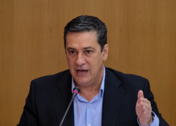 Παπαναστασίου: «240 εκατ. ευρώ πληρώνουν οι δημότες για το ρεύμα» – Στο επίκεντρο τα χρέη των δήμων
